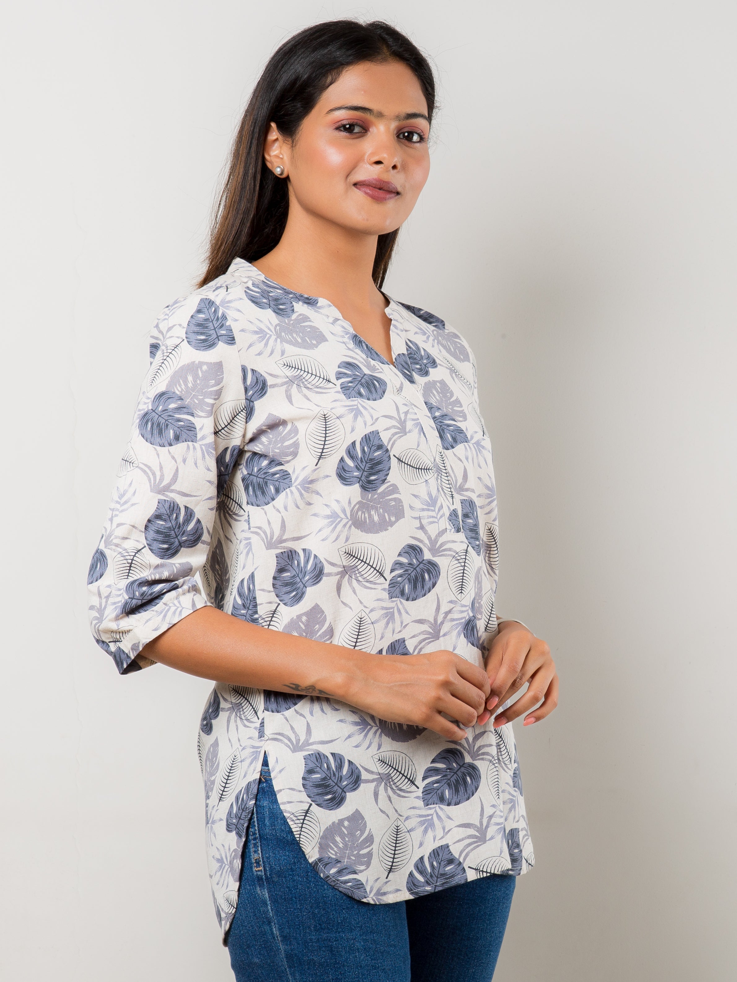 Women's Tunic in Blue Foliage Print - Side 2