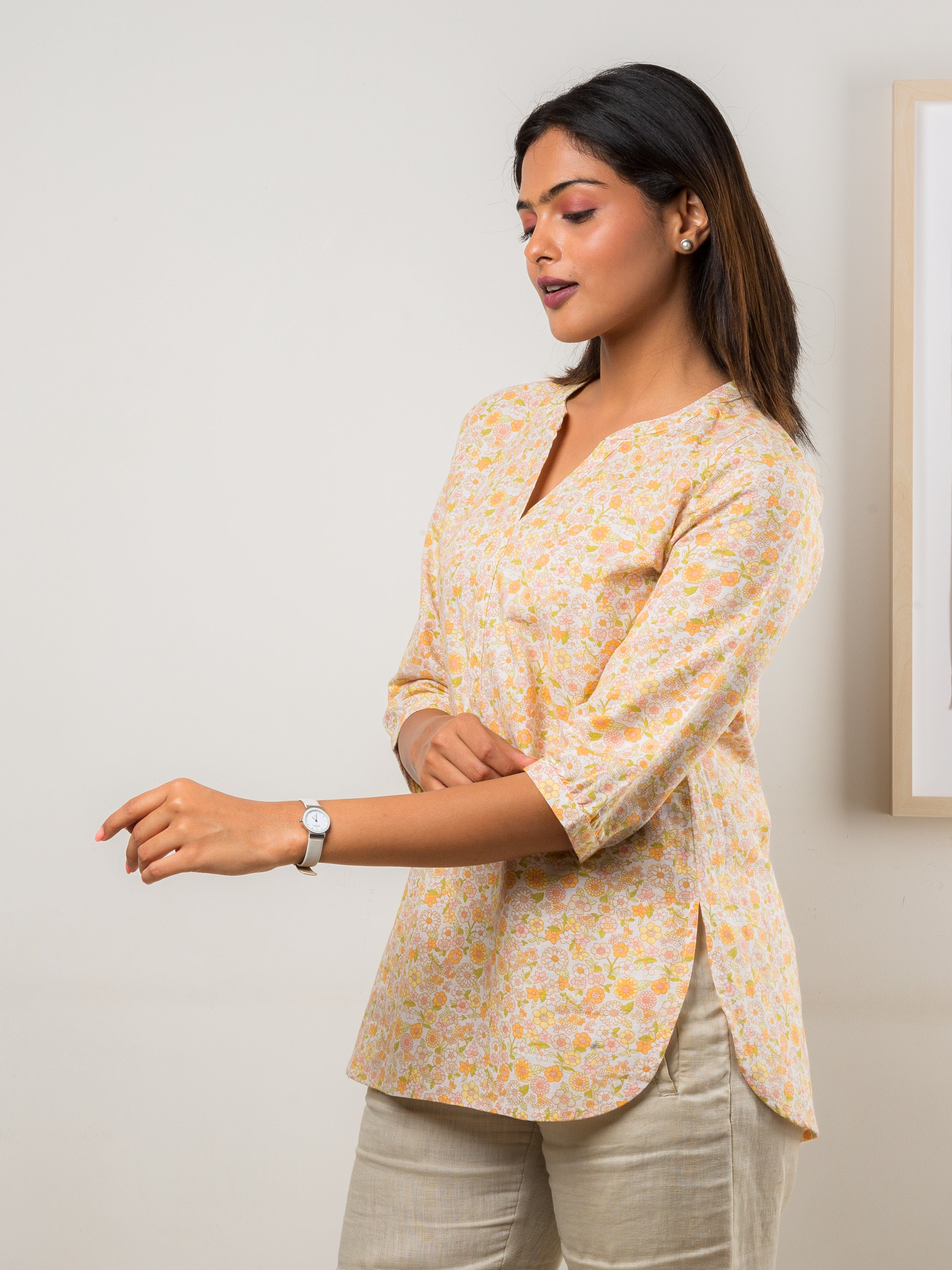 Women's Tunic in Yellow Floral Print - Side 2